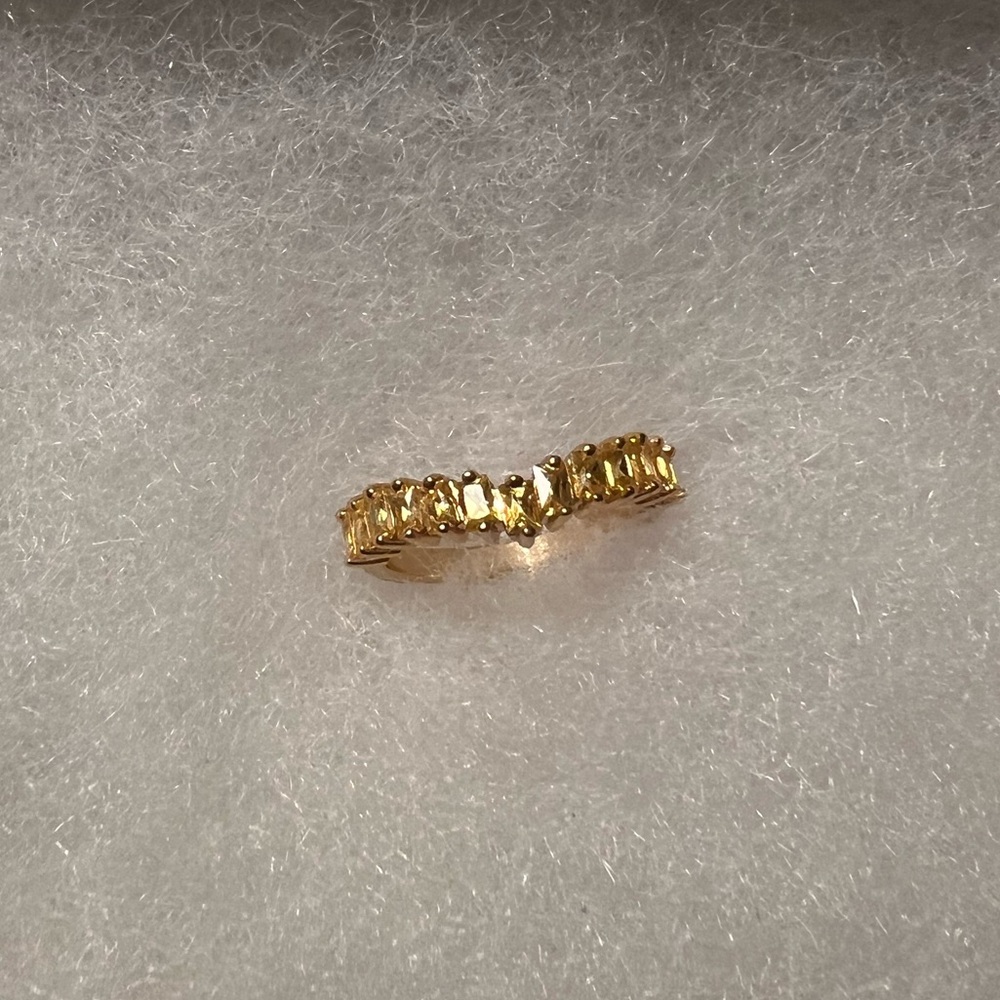 Elegant Gold Women's Ring